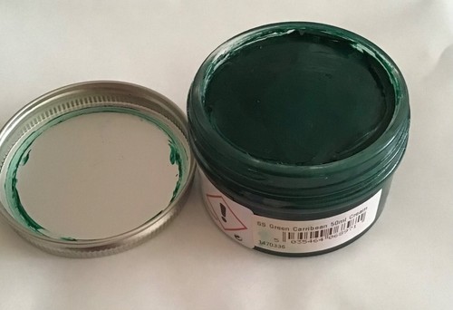 Green shoe polish leather - /,